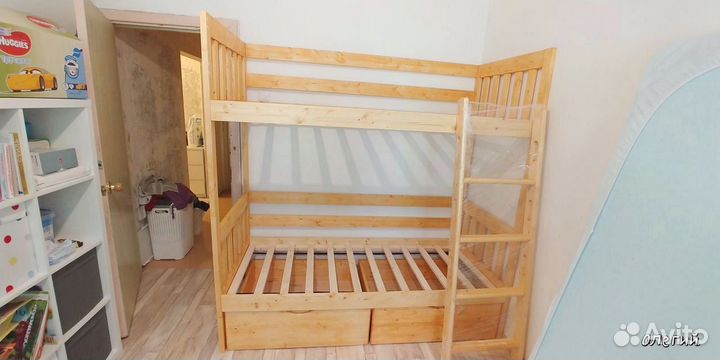 Двухъярусная кровать из массива