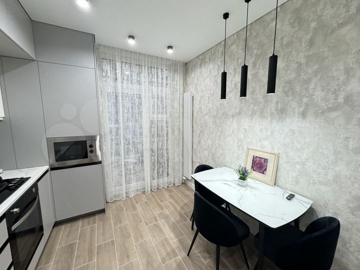 2-к. квартира, 54 м², 8/18 эт.