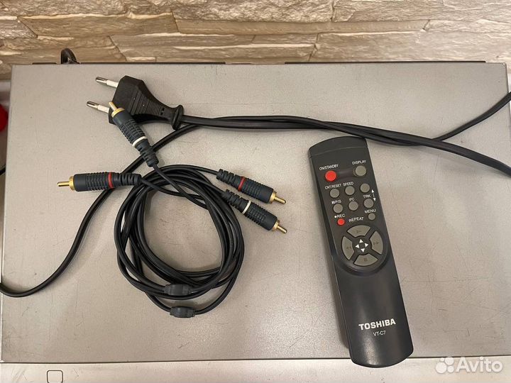 Видеомагнитофон toshiba и кассеты