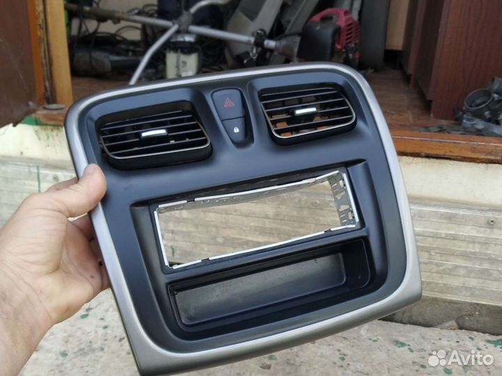 Центральная консоль renault logan 2