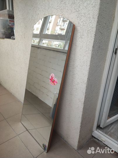 Вешалка и зеркало