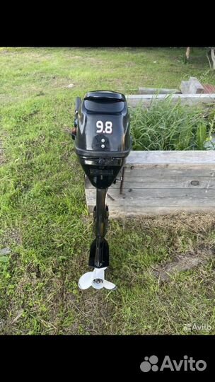 Лодочный мотор с лодкой