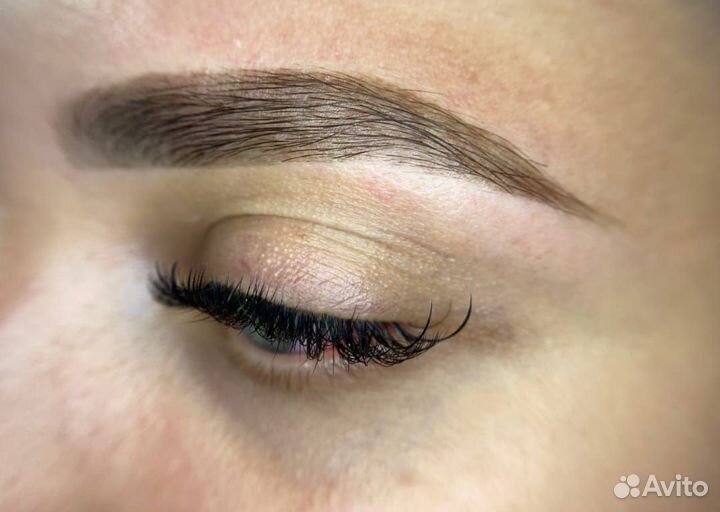 Модель на окрашивание и коррекцию бровей