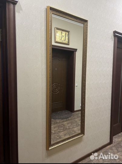 Зеркало настенное в раме