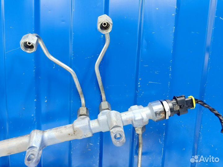 Топливная рампа Kia Sorento 2 XM 2.2 D4HB 2009