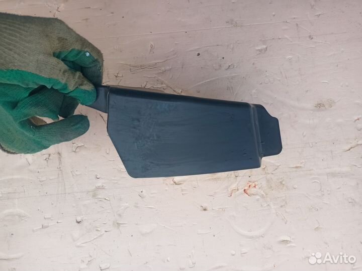 Накладка стойки багажника передняя Mercedes-Benz W