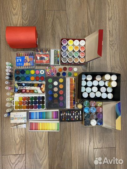 Все для рисования, краски, кисти, блокоты