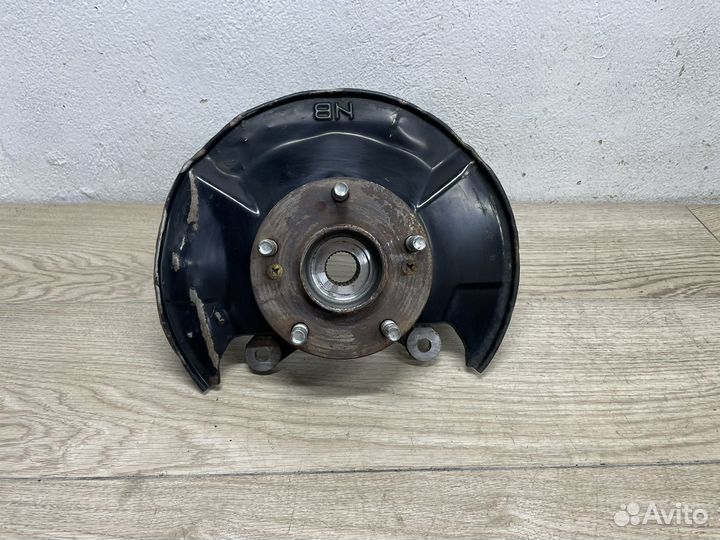 Кулак передний правый Honda Civic 4D 1.8