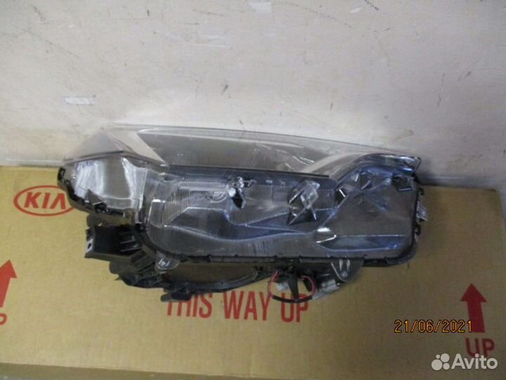 Фара правая Toyota RAV4