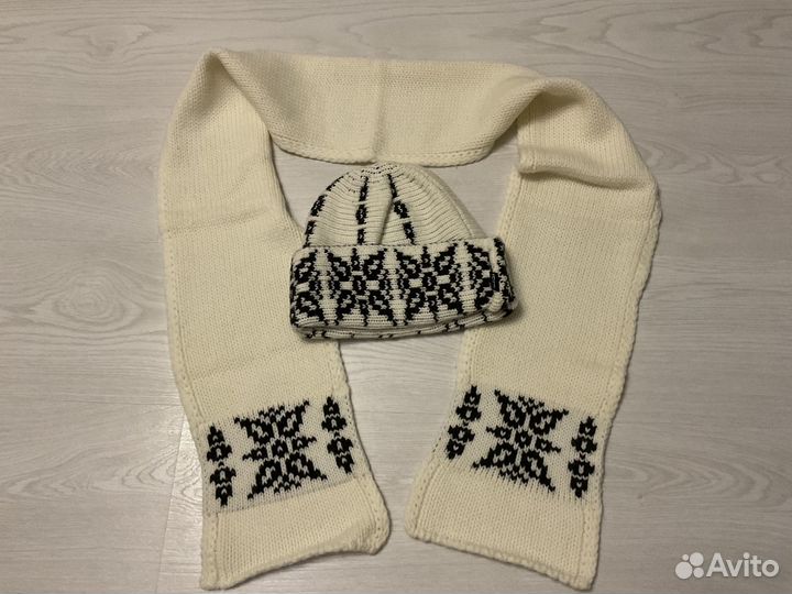 Комплект шапка с шарфом