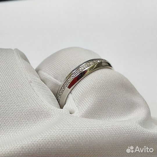 Золотое обручальное кольцо с камнем 17р