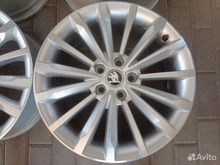 Оригинал Skoda r-18 (5x112) 4 шт. как новые