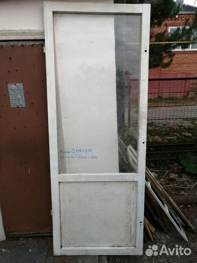 Дверь входная со стеклом