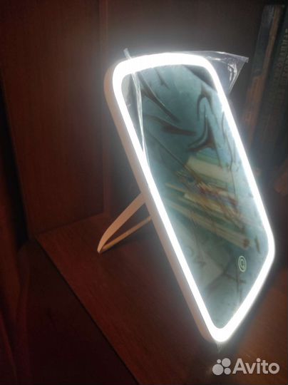 Зеркало для макияжа с подсветкой