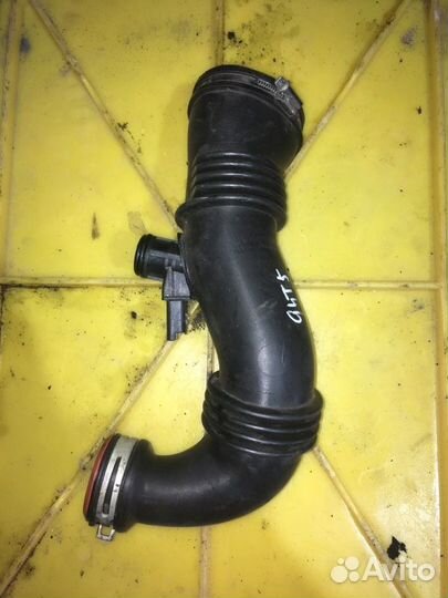 Воздушный патрубок Peugeot Partner B9 DV6 9HZ 2010