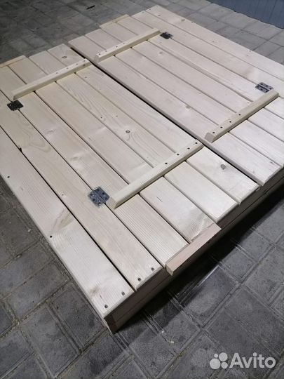 Песочница с крышкой