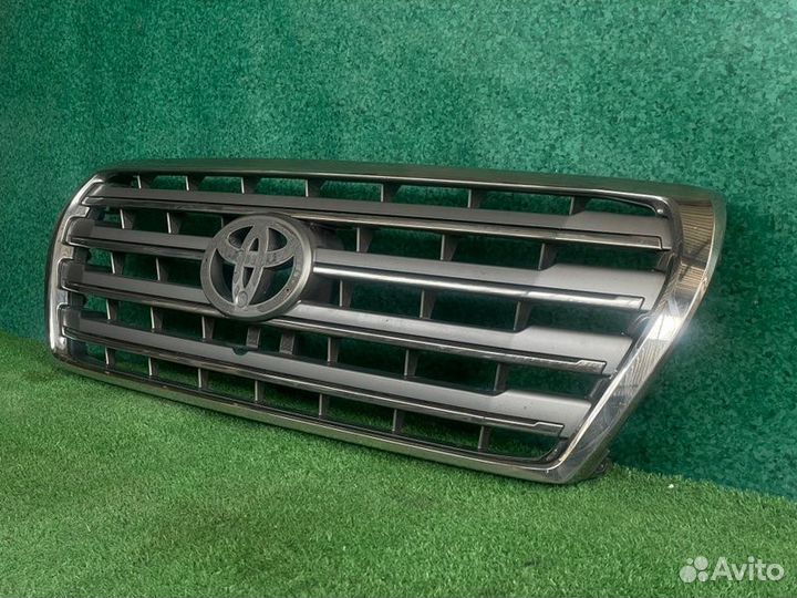 Решетка радиатора Toyota Land Cruier джип 2012