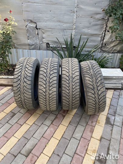 Goodyear UltraGrip Ice 225/60 R17 99S