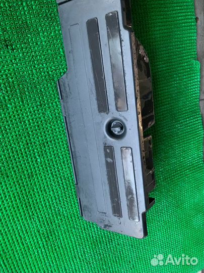 Бардачок зад. Toyota Tacoma