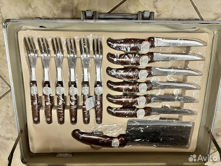 Набор ножей и приборов