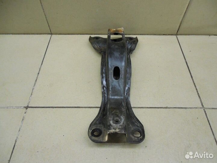 Кронштейн (сопут. товар) Fortuner 2015