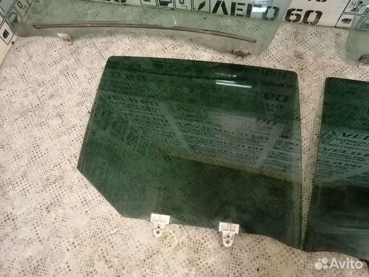 Стекло двери для Renault Megane 3