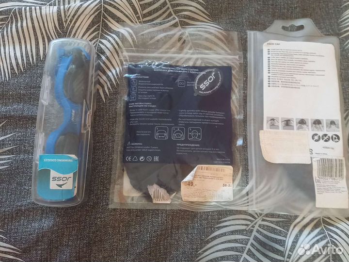 Очки и шапочки для плавания