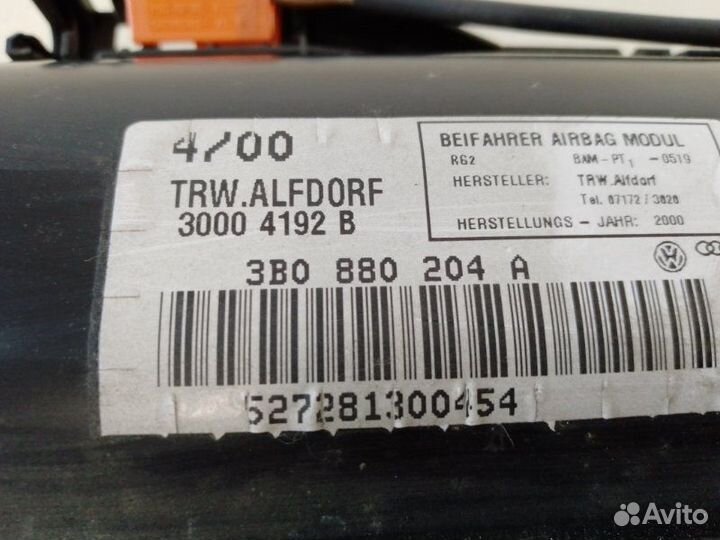 Подушка безопасности пассажирская (в торпедо)