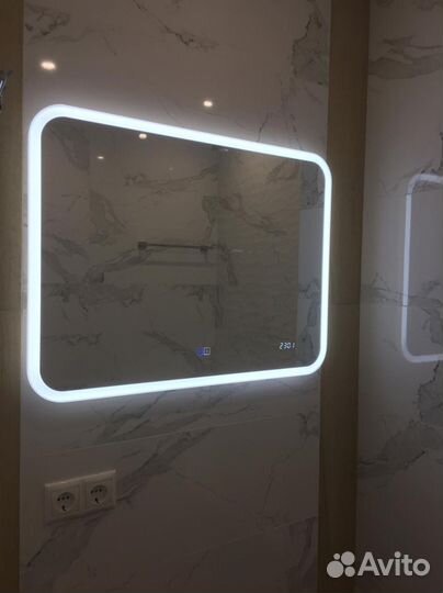 Зеркало в ванную с подсветкой, подогревом и часами