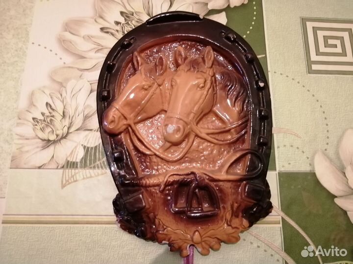 Керамическая подкова декор