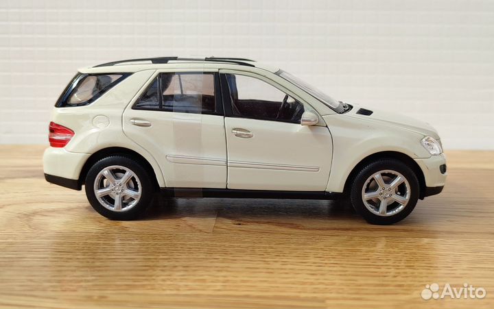 Коллекционная модель Mersedes-Benz ML350 1:24