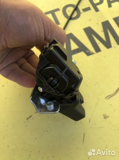 Mercedes W212 W213 W218 замок крышки багажника