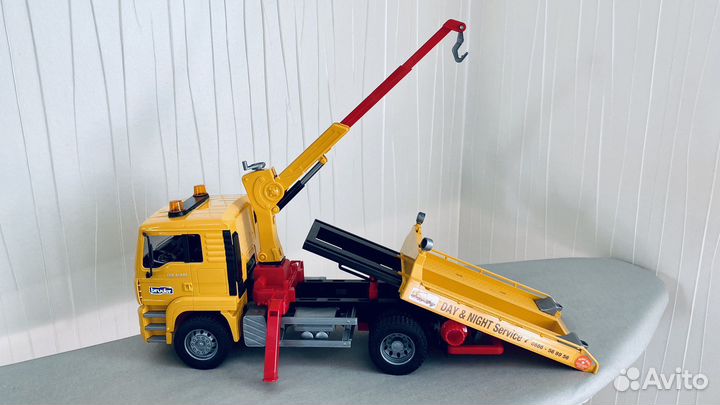 Грузовик с лебедкой Машинка Bruder CAT