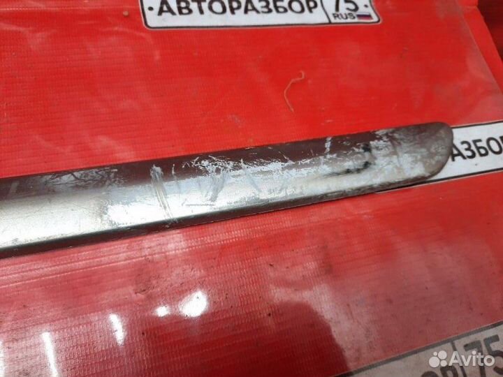 Молдинг на дверь задний левый Toyota Corolla