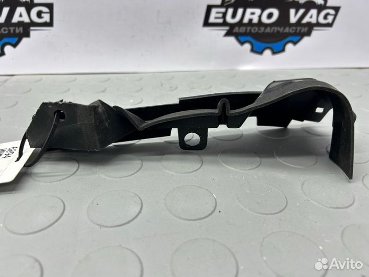 Уплотнитель капота передний правый Audi A6 C7 cgwd