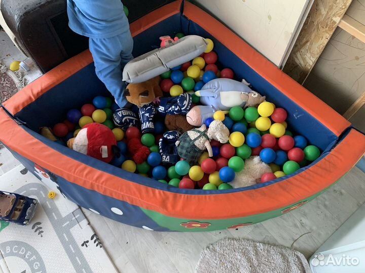 Сухой бассейн с шариками