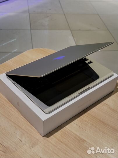 MacBook Air M2 8/256Gb Starlight идеальный