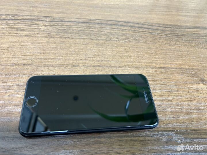 Телефон iPhone 7 32 Гб