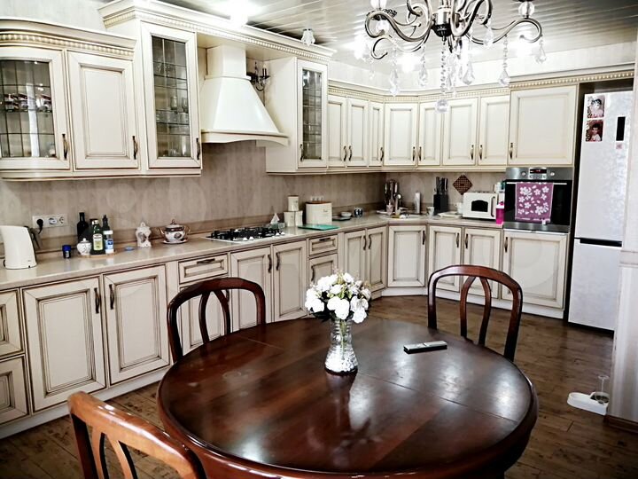 Коттедж 327,6 м² на участке 7,5 сот.