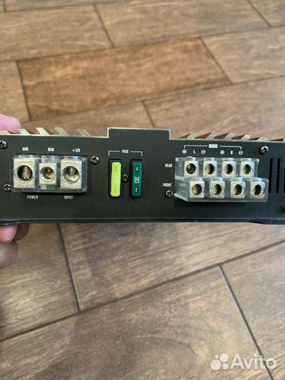Автомобильный усилитель 4 канала