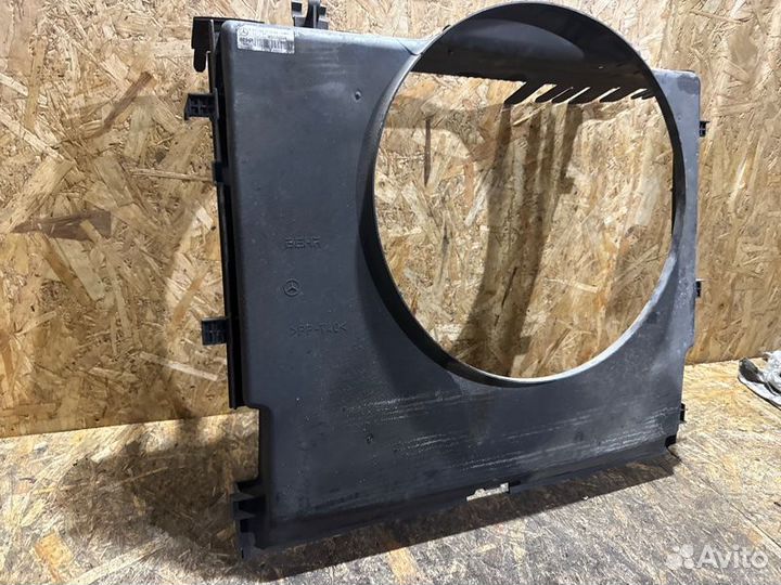 Диффузор радиатора Mercedes Vito 639 2.2 CDI 2010