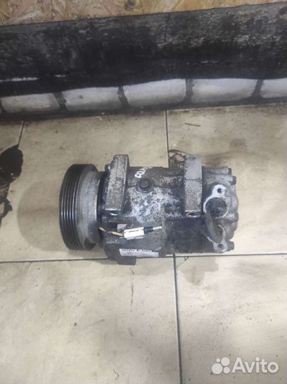 Компрессор кондиционера Renault Sandero 1