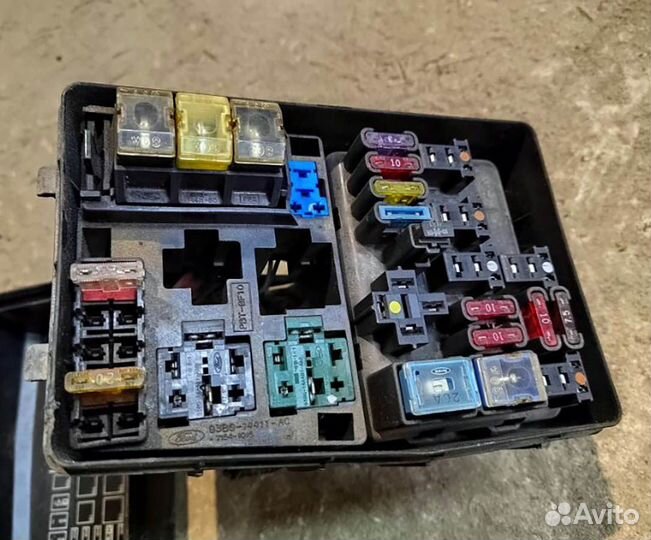 Блок предохранителей Ford Mondeo 2