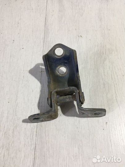 Петля двери mazda 6 GG 2.0 мт седан