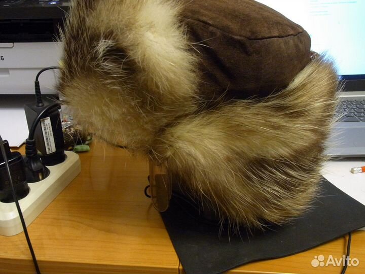 Шапка ушанка из меха енота и замши р 57-58