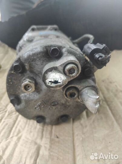 Компрессор кондиционера Фольксваген Гольф 4 1.4i 1