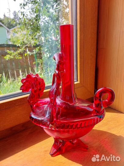 Бутылка конь красное стекло