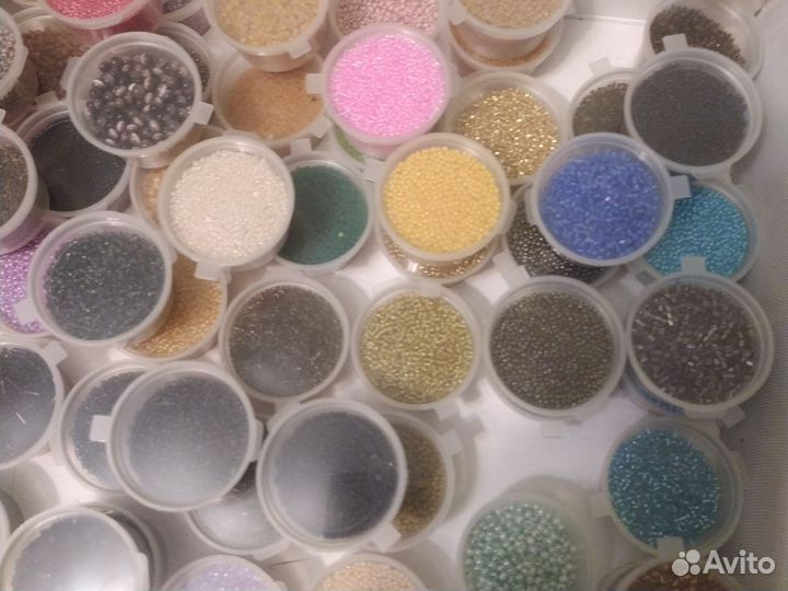 Бисер разноцветный и черный