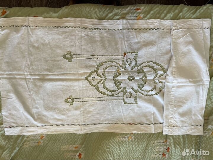 Подзор, накидки, наволочка, занавеска с шитьём