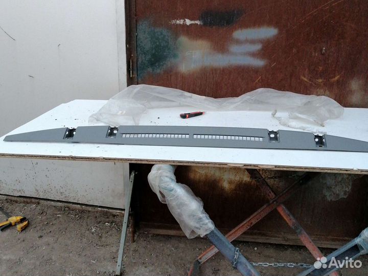 Панель в торпедо Nissan CabStar 2008-2011